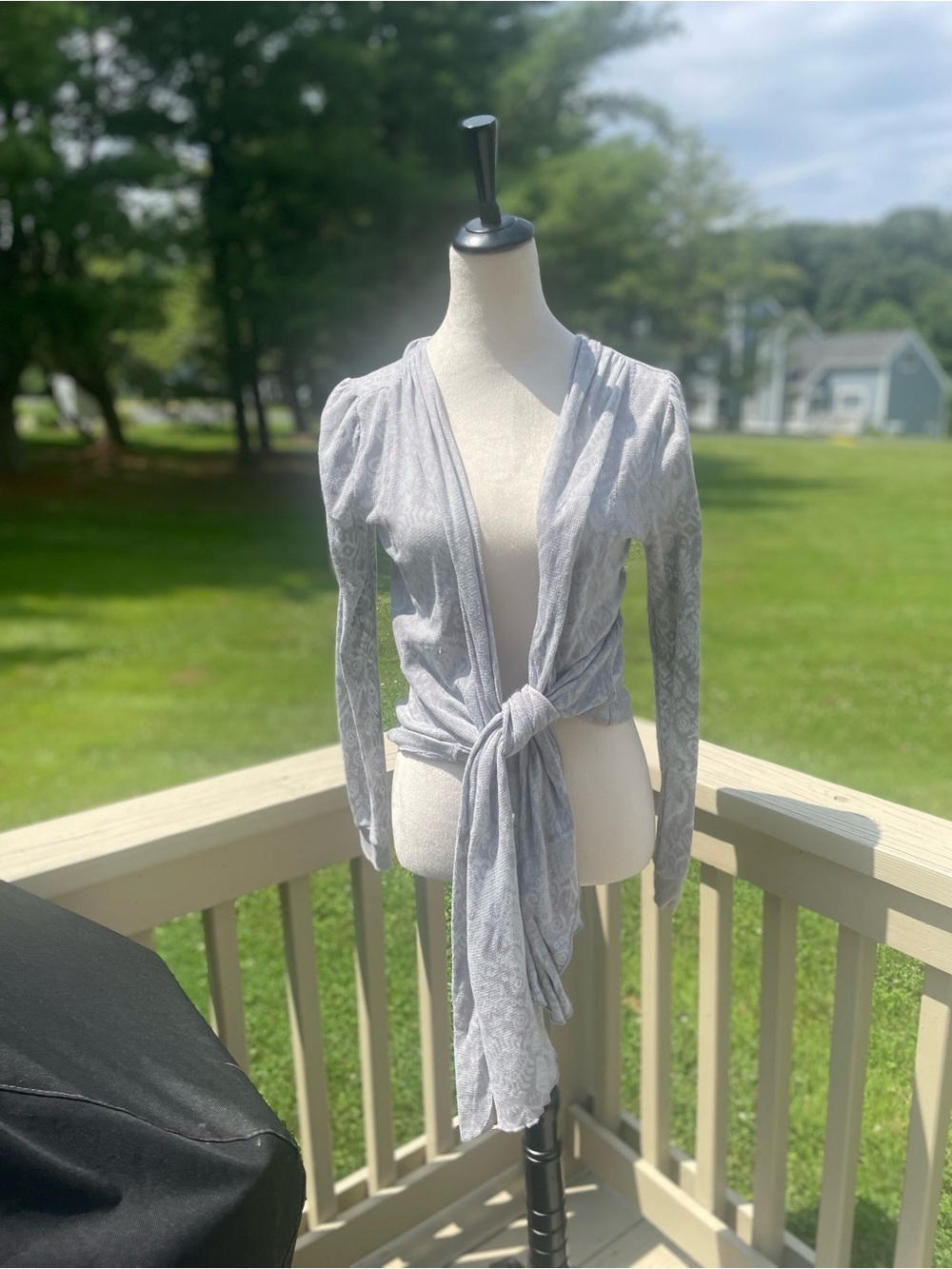 Athleta Light Gray Paisley Tie-Front Long Sleeve Top